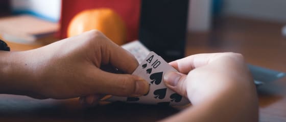 Průvodce pro začátečníky k výhře v blackjacku v online kasinech