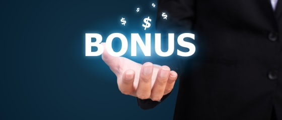 Uvítací bonusy vs bonusy bez vkladu v online kasinech 2023/2024
